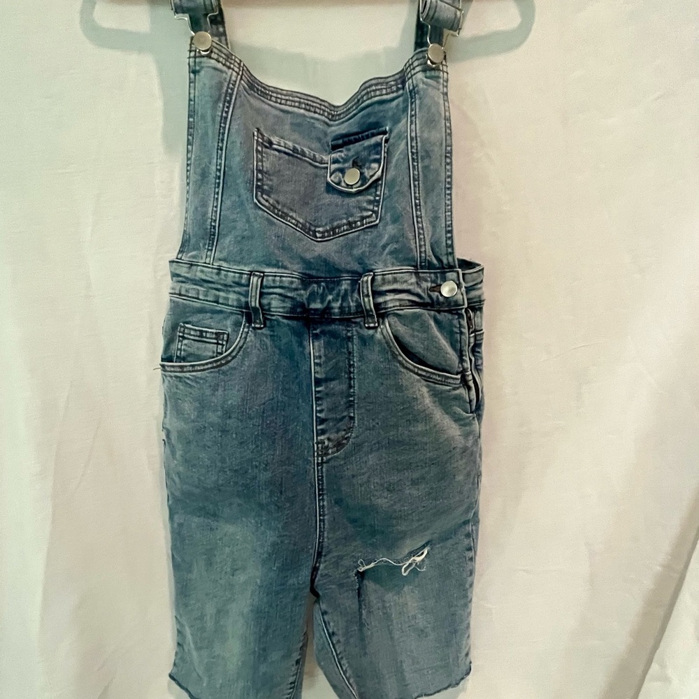 Denim Short Distressed  Overalls with Pocket and Zipper Detail Woman's Size:M